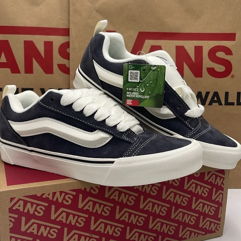 Vans Men’s Gray and White Sneakers Knu Skool
Pig Suede Gray
VN000CS0BGF - Picture 12 of 16